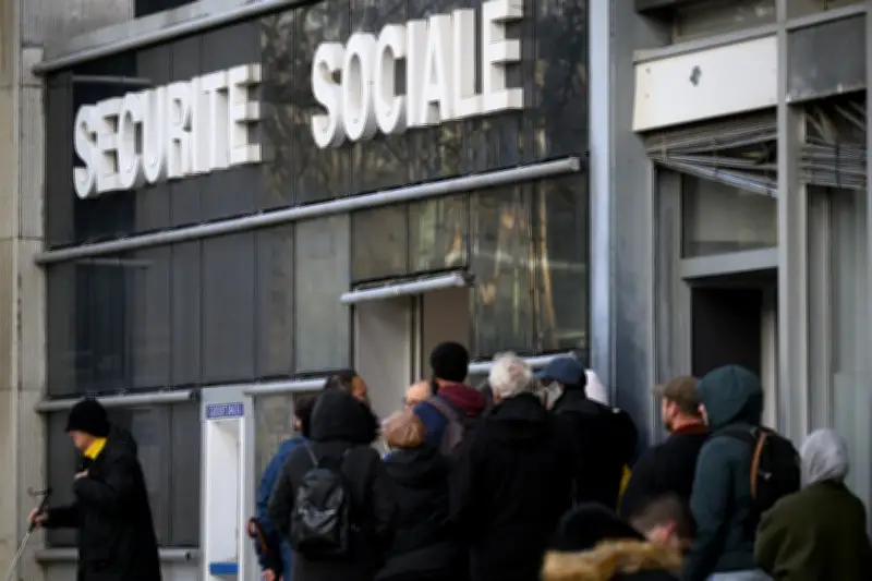 La dématérialisation des services publics aggrave l'accès aux droits, alerte la Défenseure