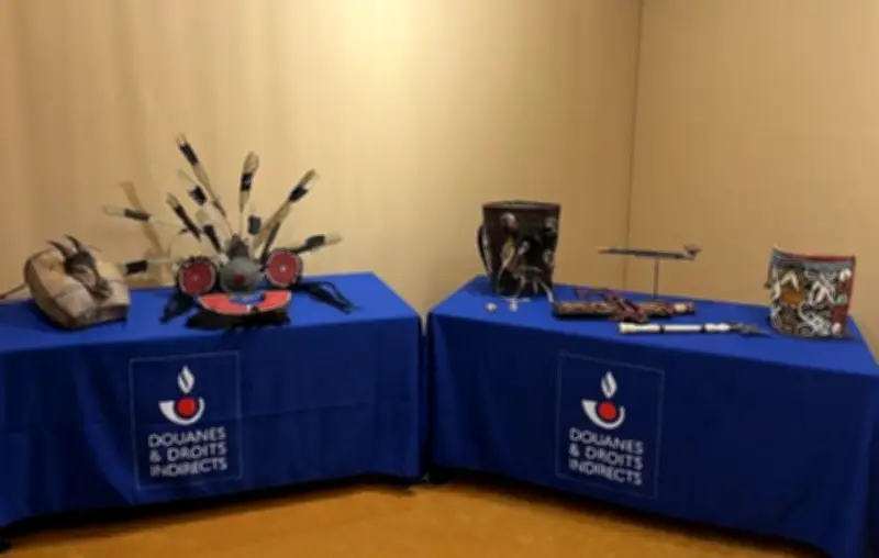 La douane remet des objets ethniques saisies au musée de Bordeaux