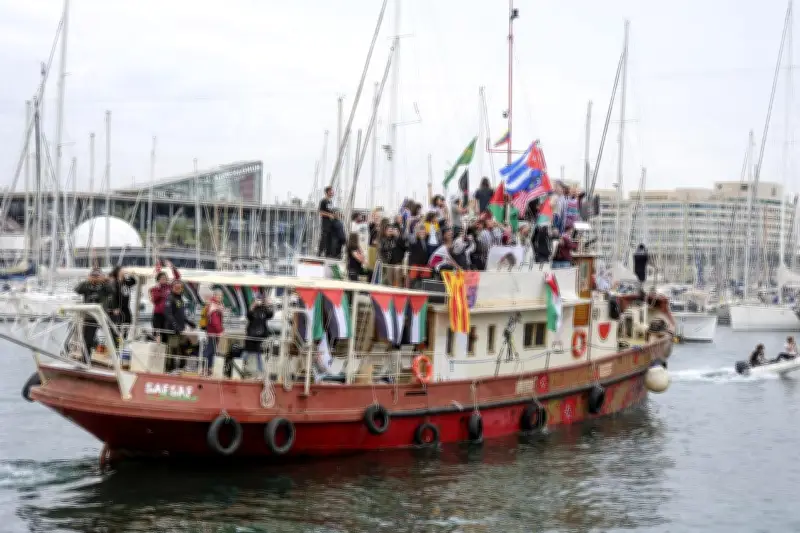 La Flottille mondiale Sumud quitte Barcelone pour Gaza afin de briser le blocus israélien