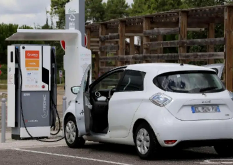 La France dévoile un plan massif pour quintupler les bornes de recharge électrique d'ici 2035