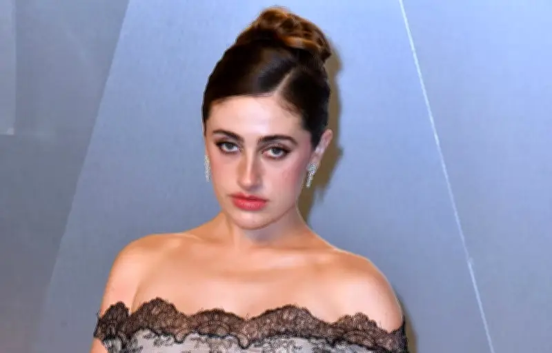 La « Gen Z Pout » : la nouvelle moue détachée qui remplace le duckface