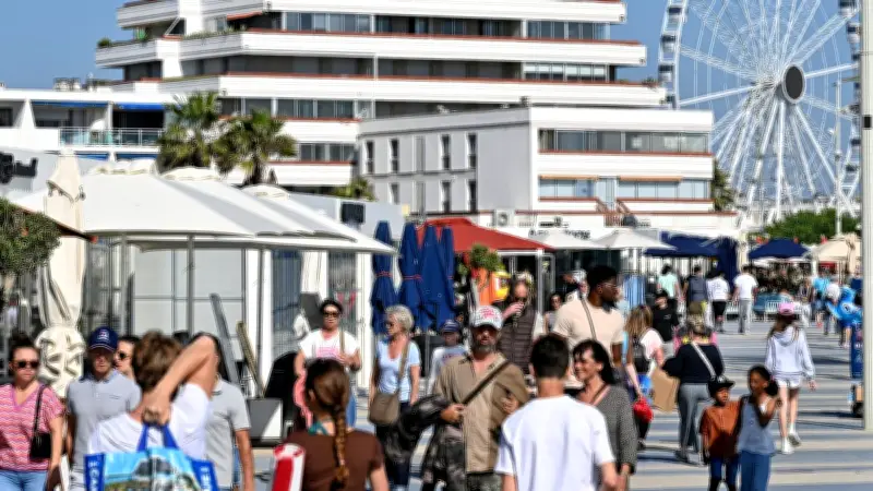 À La Grande-Motte, les habitants excédés par l'invasion de moustiques