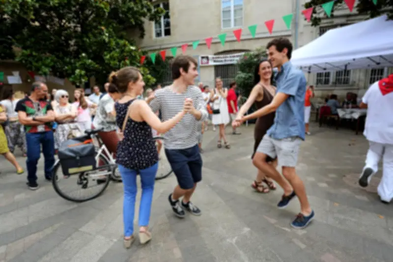 La Maison basque lance sa saison musicale avec Murgi et Ixabe avant la fête du quartier