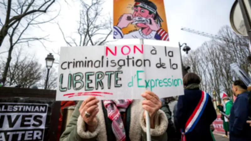 La mobilisation contre la loi Yadan dépasse 400 000 signatures : un revers pour le gouvernement