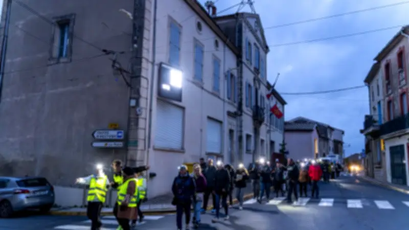 La Nuit des Lucioles : une marche solidaire illuminée à Saint-Geniès-de-Fontedit