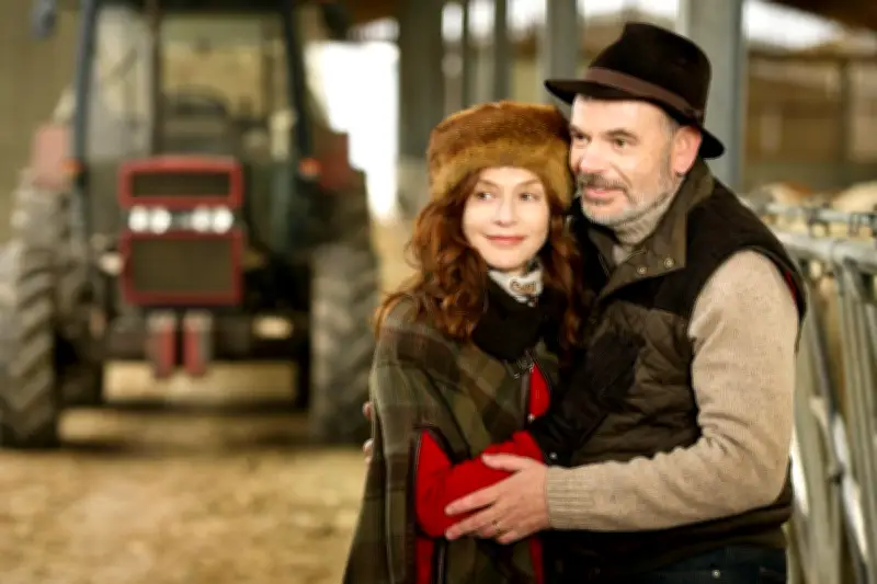 « La Ritournelle » : Isabelle Huppert incarne une Bovary moderne dans une comédie mélancolique
