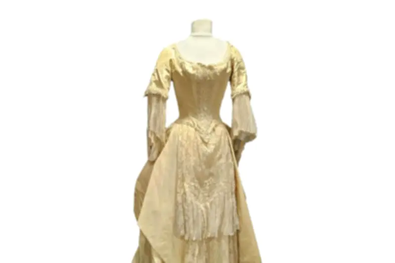 La robe d'Angélique de Michèle Mercier vendue 4.800 euros aux enchères à Monaco
