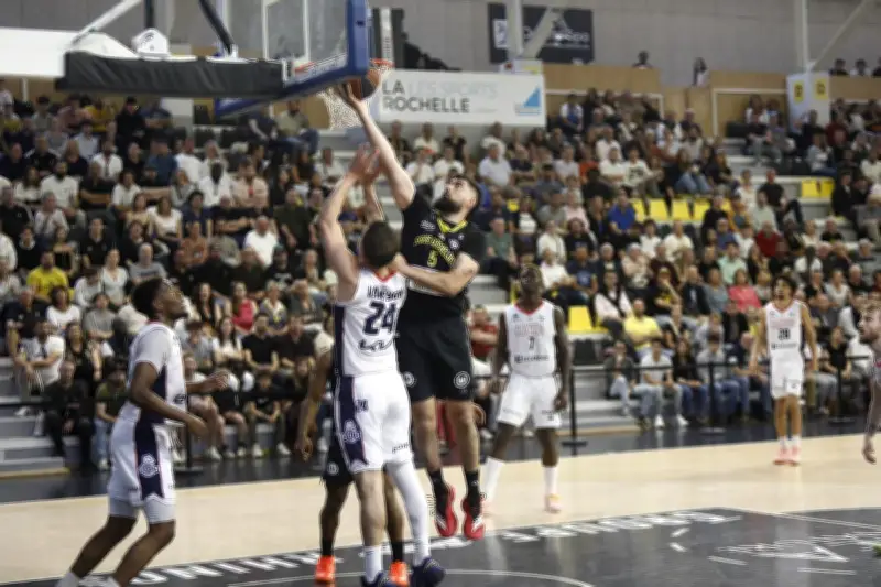 La Rochelle s'incline face à Nantes en Élite 2 : réactions après la défaite 88-98