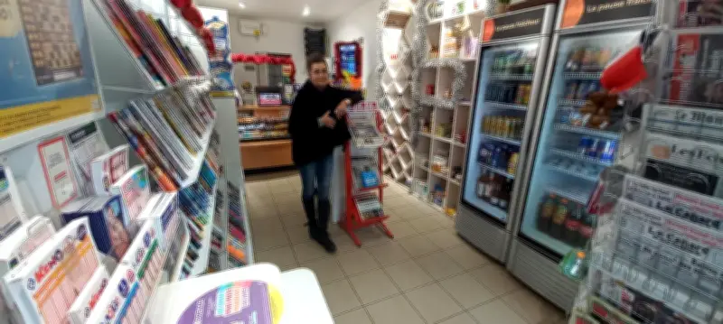 La Rochelle : une commerçante ferme son tabac, accusant les panneaux stop de la mairie