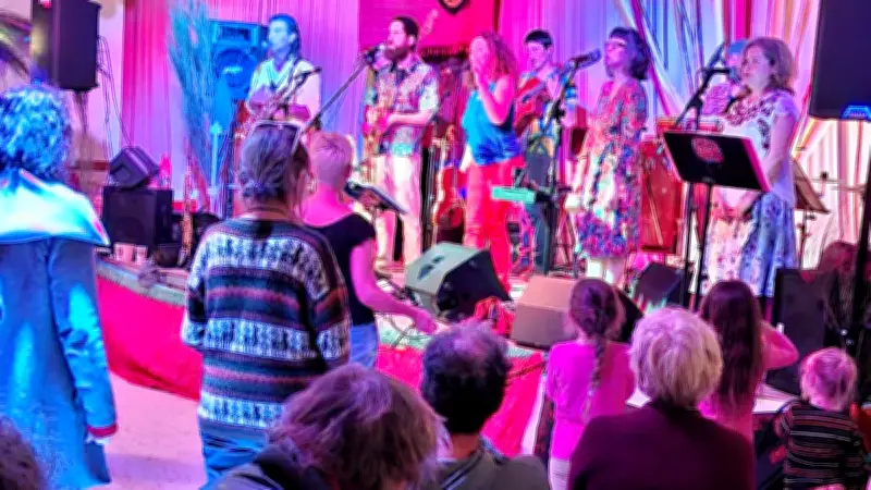 La Sals'Alzonnaise séduit son public avec une soirée latino animée à Alzon