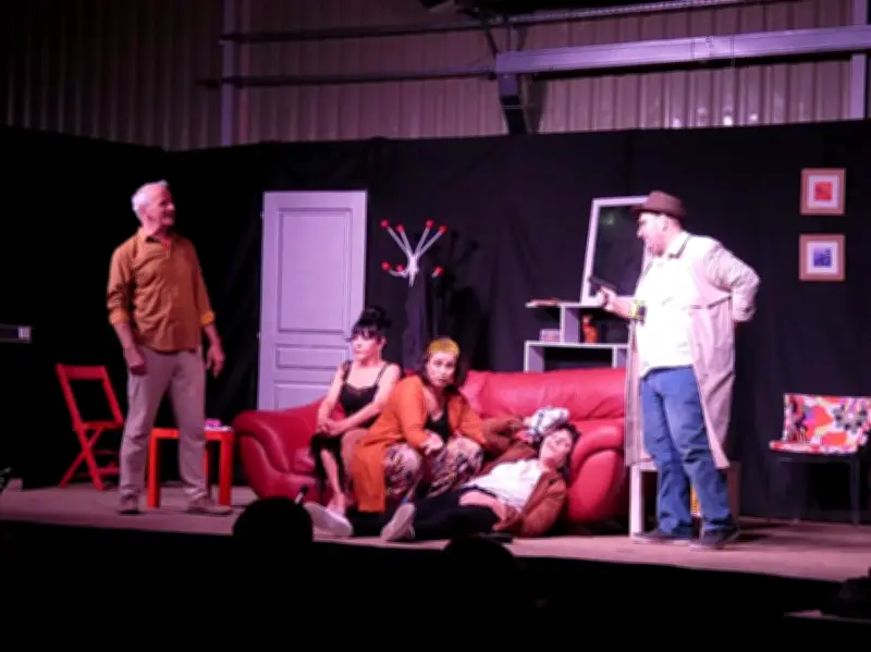 La Scène Arthézienne triomphe avec près de 2 000 spectateurs pour sa pièce « Faites comme chez vous »