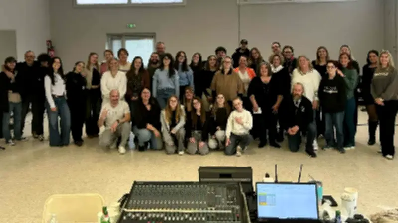 La troupe Crescendo monte un spectacle caritatif pour les Restos du Cœur à Laudun-l'Ardoise