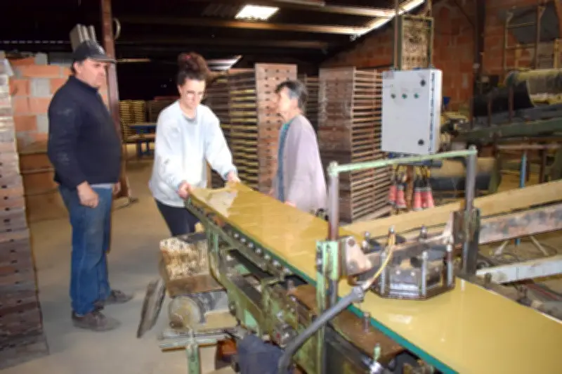 La tuilerie Pralong de Saint-Astier restaure le château de Duras avec son savoir-faire ancestral