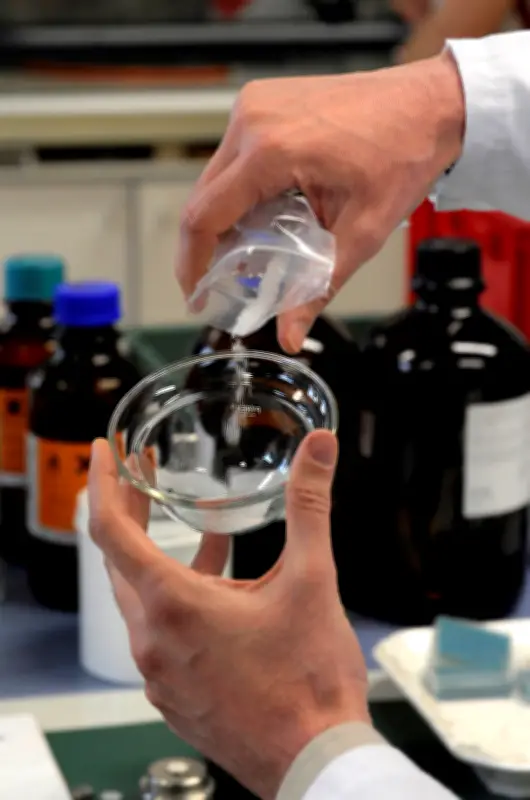 Laboratoires clandestins en France : l'inquiétante montée des drogues de synthèse artisanales
