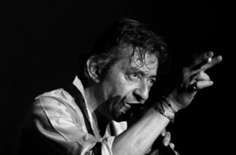 L'appareil photo de Gainsbourg mis aux enchères : un Nikon F2 témoin d'un moment mythique