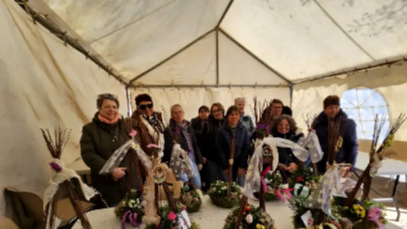 L'art floral illumine La Tour-sur-Orb malgré le vent violent