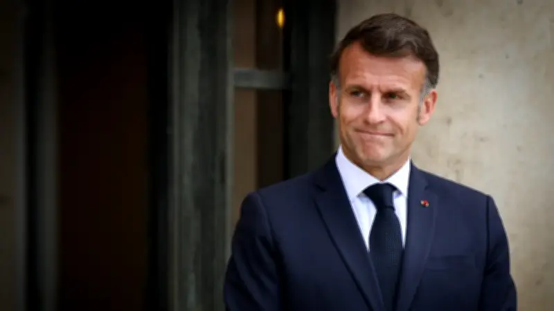 Laurent Macron, le frère sosie du Président, crée le buzz sur les réseaux sociaux
