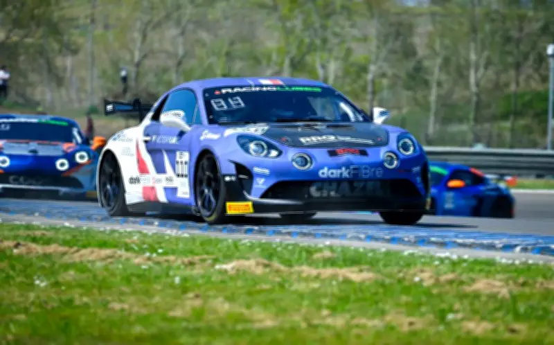 Lazare Lartigau, fils de Marina Foïs, s'impose en GT4 à Nogaro