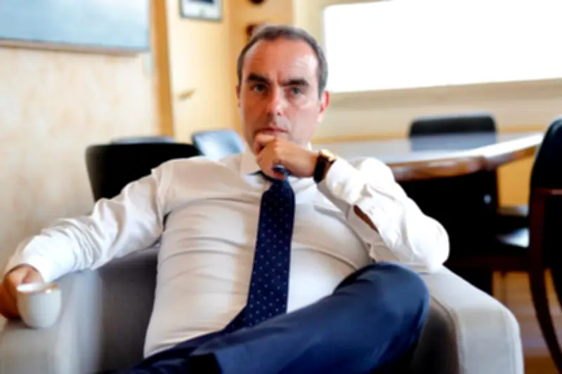 Le 1er-Mai reste férié et payé, le gouvernement engage un dialogue pour les commerces de proximité