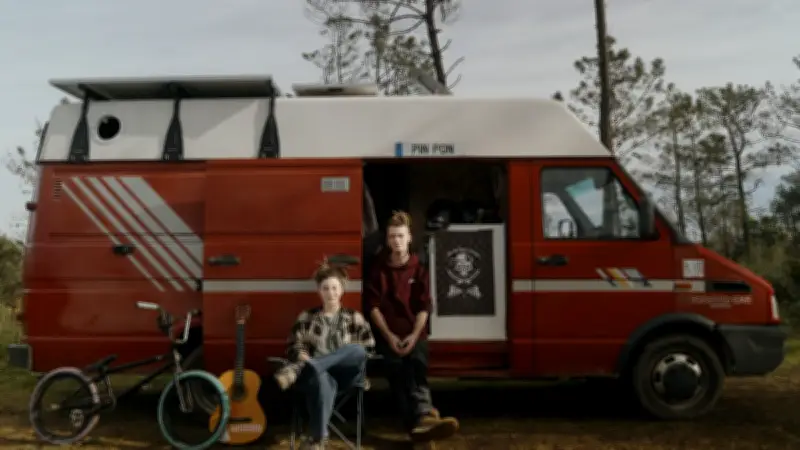 Le boom des vans et camping-cars : une série documentaire explore le mode de vie nomade