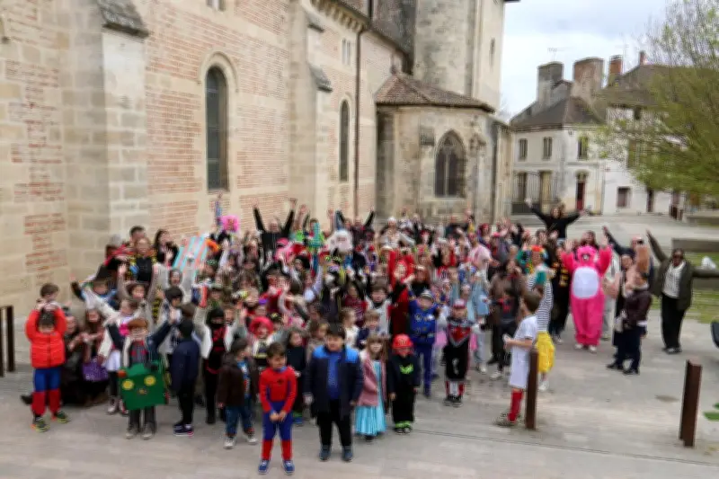 Le Carnaval des écoliers illumine les rues de la commune avec un défilé costumé