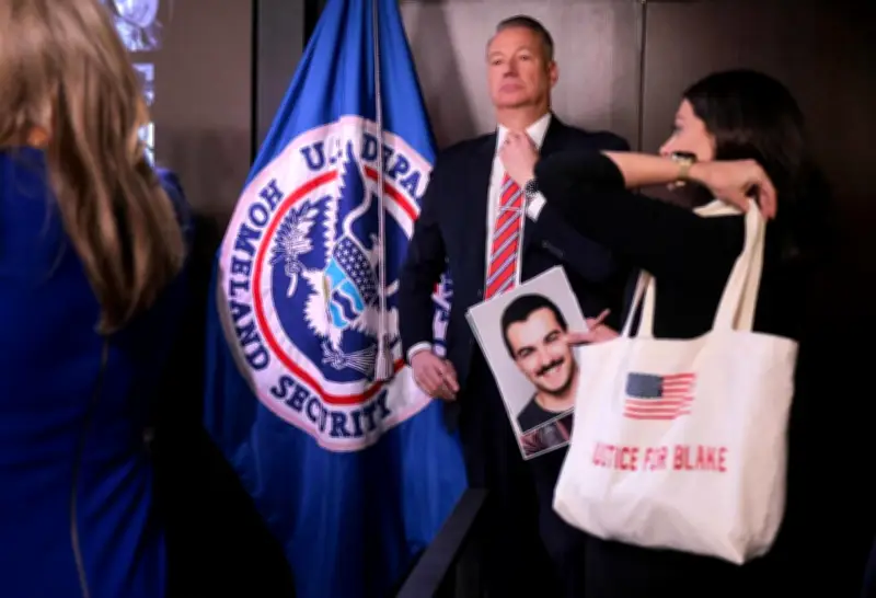 Le chef de la police anti-immigration de Trump quitte son poste après des violences