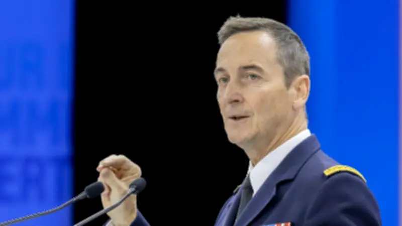 Le chef d'état-major des armées alerte sur le risque de "guerre ouverte" avec la Russie