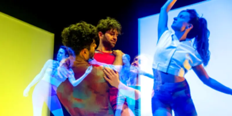 Le collectif ES ressuscite le tube planétaire "Lambada" à Chaillot
