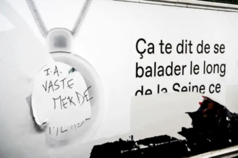 Le collier IA Friend suspendu en UE : la vie privée l'emporte sur l'innovation