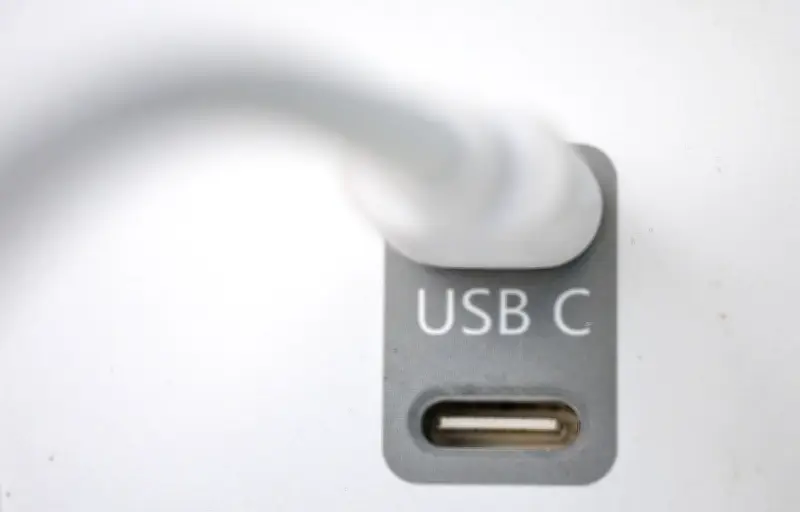 Île-de-France : les nouveaux trains équipés de ports USB déjà obsolètes