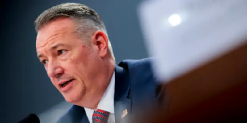 Le directeur de l'agence américaine ICE annonce son départ, une démission sous pression