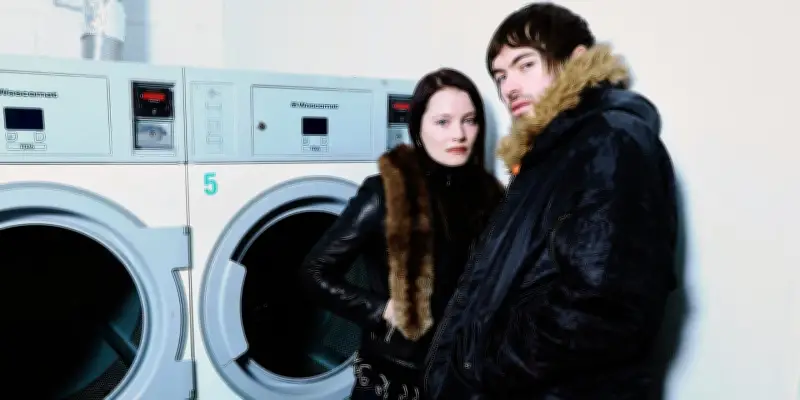 Le duo FCUKERS confirme son statut de groupe cool avec son premier album 'O'