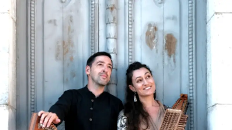 Le duo Niséïs ressuscite les chants anciens avec émotion à Beaucaire