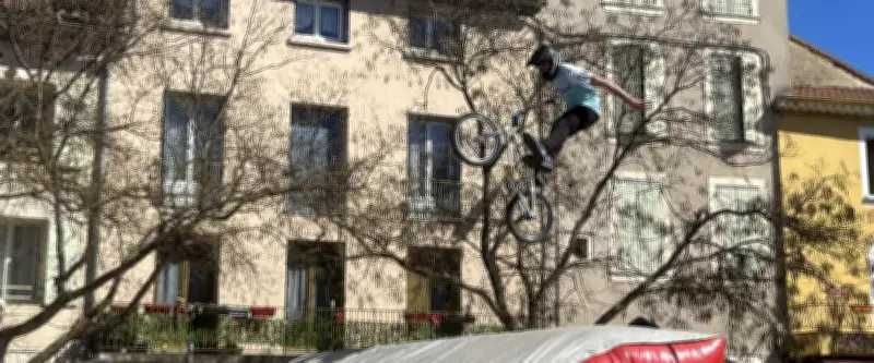 Le festival CUB de Bagnols-sur-Cèze s'ouvre avec un spectacle époustouflant de BMX et trottinettes