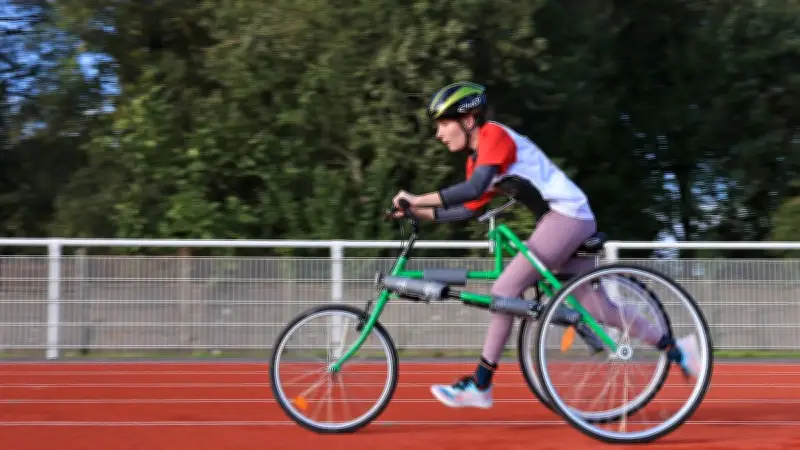 Le frame running, discipline paralympique 2028, testé en Lozère lors d'un stage handisport