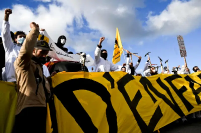 Le gouvernement a retardé l'application de la taxe sur les PFAS, révèle Radio France