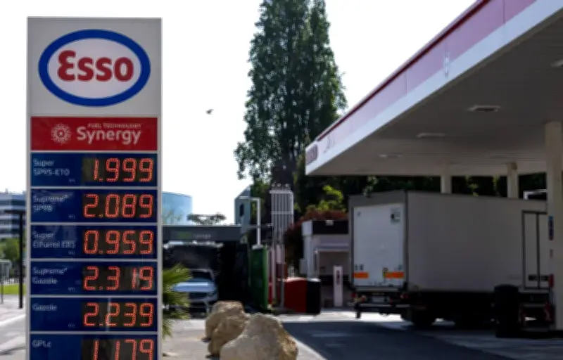 Le gouvernement annonce un nouveau plan d'aides face à la flambée des prix du carburant