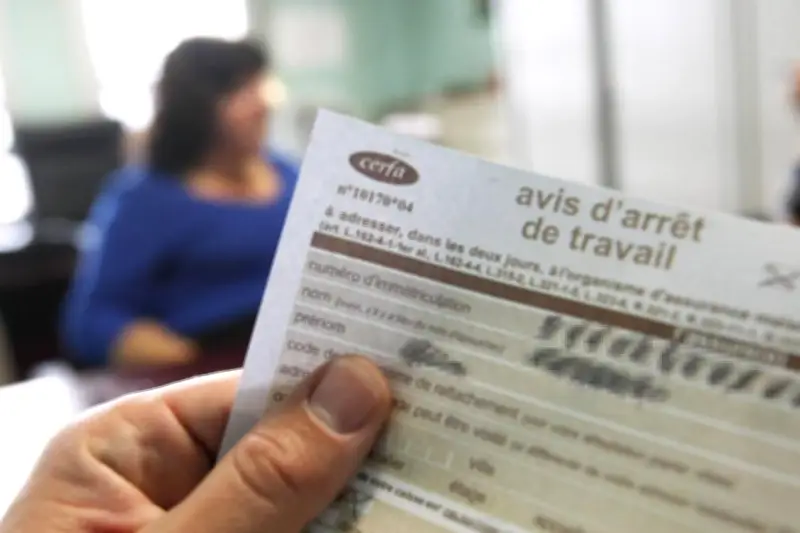 Le gouvernement durcit la lutte contre les arrêts maladie avec une nouvelle loi
