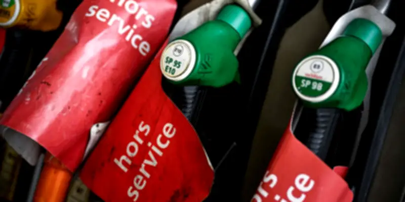 Le gouvernement Lecornu craint moins la flambée du pétrole que l'impuissance politique