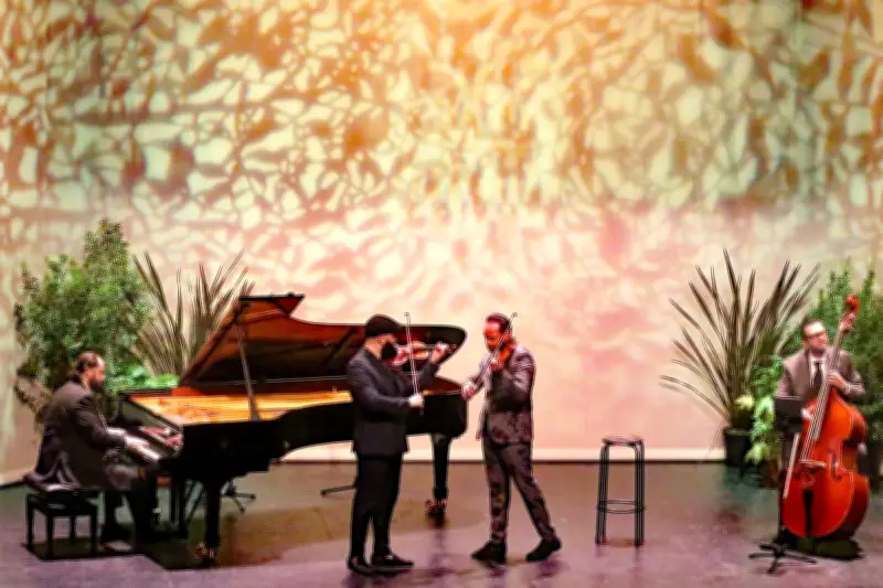Le Janoska Ensemble électrise Arcachon avec son style classique-jazz-tsigane