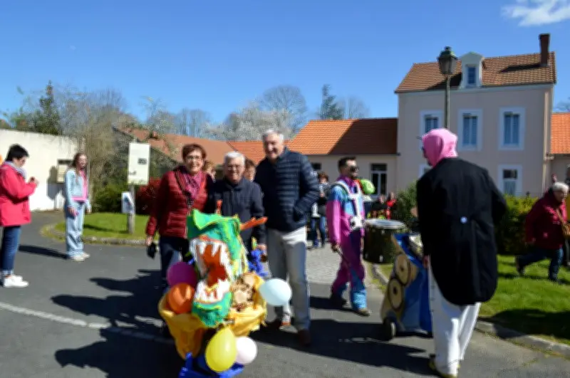 Le jugement de Pétassou, un dragon brûlé pour célébrer le printemps à Saint-Jory-de-Chalais