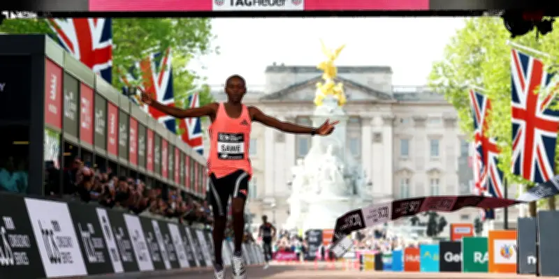 Le Kenyan Sabastian Sawe premier homme sous les deux heures au marathon