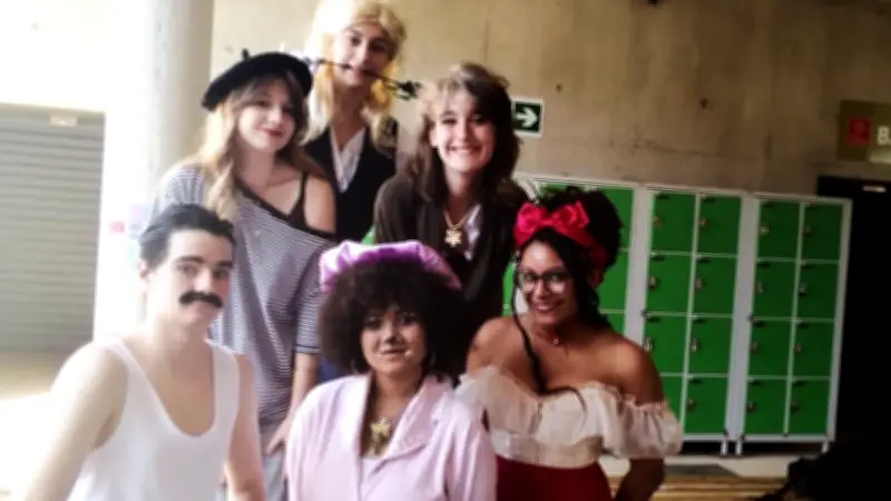 Le lycée Jean-Vilar clôture sa semaine des arts et des sports par un défilé carnavalesque