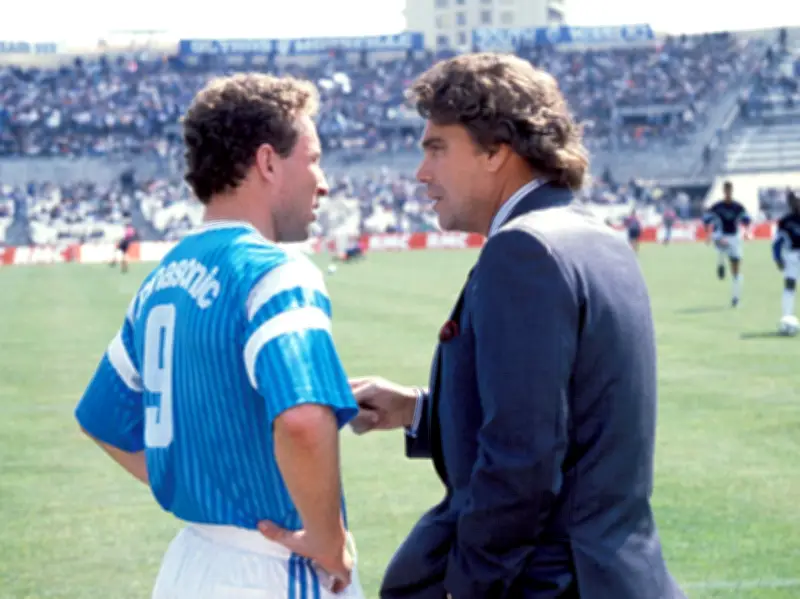 Le maillot de Jean-Pierre Papin vendu aux enchères pour 6 500 euros