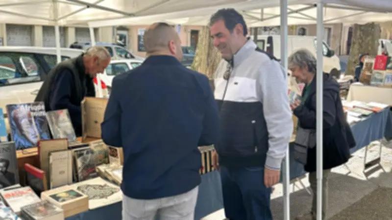 Le marché aux livres de Gignac attire tous les âges avec ses trésors d'occasion