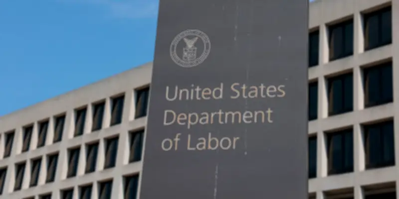 Le marché de l'emploi américain rebondit en mars, offrant un répit à Donald Trump