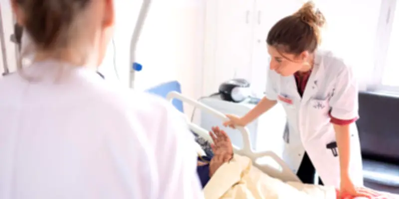 Le modèle français de fin de vie : un équilibre fragile entre liberté et fraternité