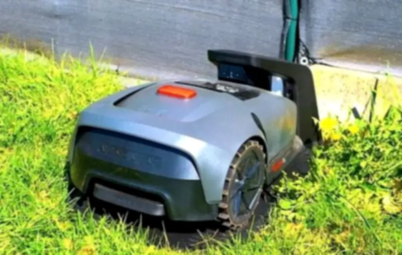 Le Mova 600 : un robot tondeuse révolutionnaire sans câble et simple d'installation