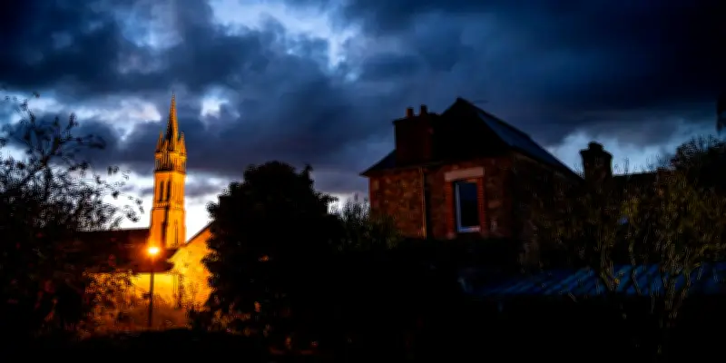 Le mystérieux frappeur hante toujours les habitants de Goudelin en Bretagne