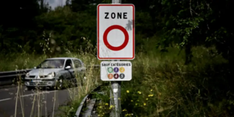 Le Parlement adopte définitivement la loi de simplification et supprime les ZFE